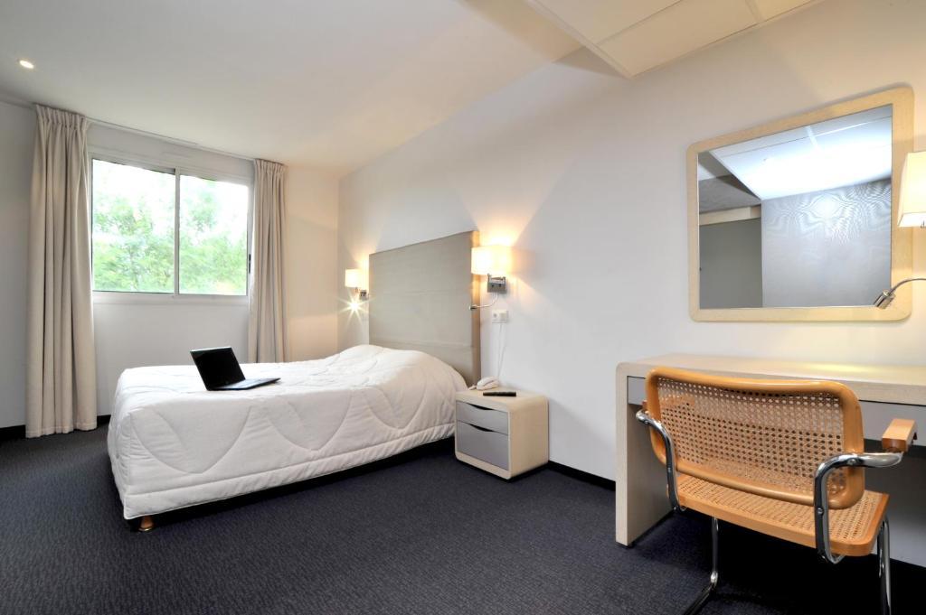 Inspiration By Balladins Villefranche-De-Rouergue Room photo